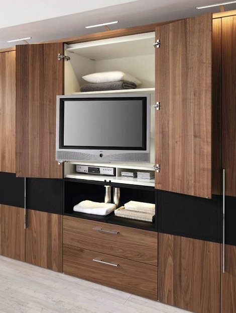 Hulsta Elmo II kast met TV. kast, draaibaar plateau, kersen hout, lak zwart, dealer slaapkenner theo bot, zwaag , hoorn kwaliteit en duurzaam hout